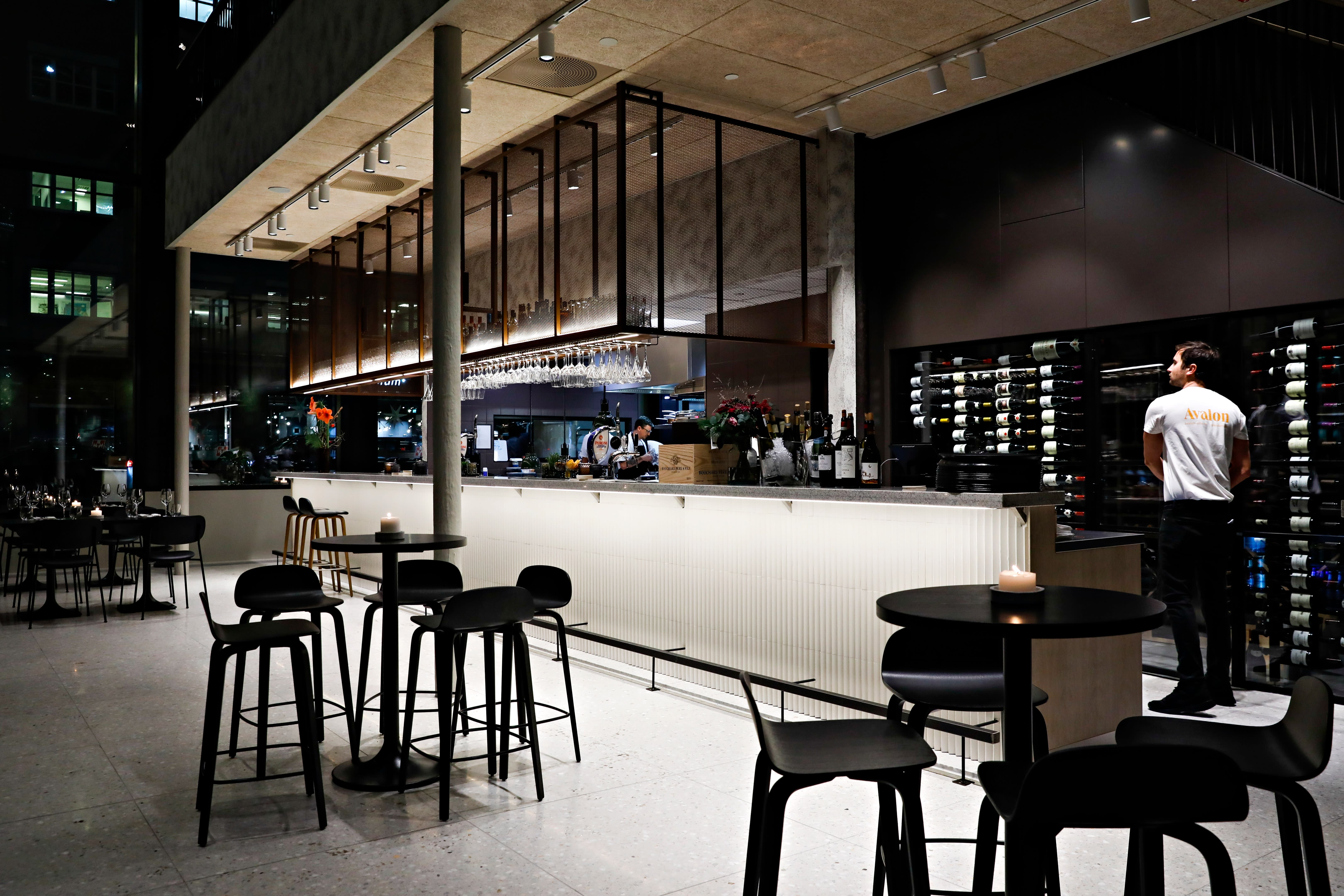 En drink eller matbit hos Avalon.