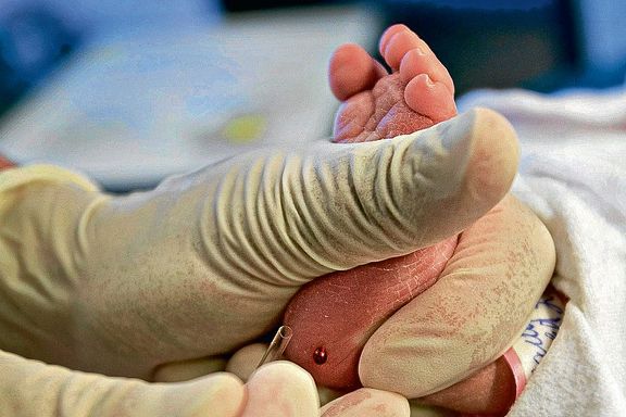 Regjeringen vil lagre blodprøver fra nyfødte til evig tid. Det er mange kritiske til.
