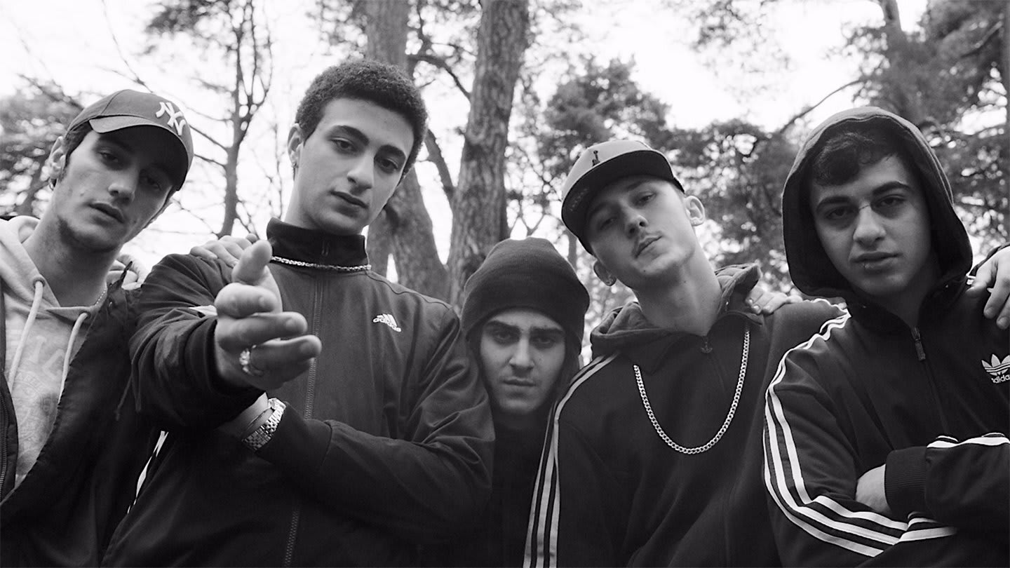 «12 bragder» tar deg med bak fasaden på «svenske tilstander»