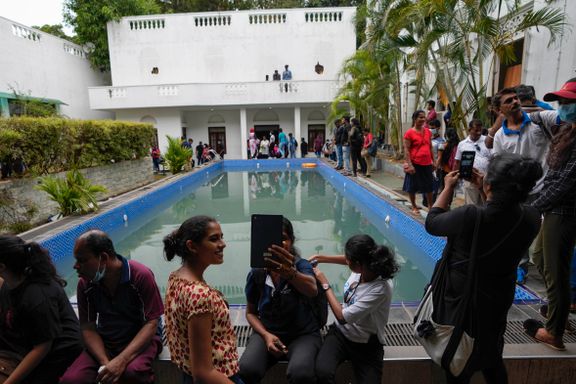 Nå besøker folk luksuspalasset hans for å ta selfies. Hva har Sri Lankas president rømt fra?