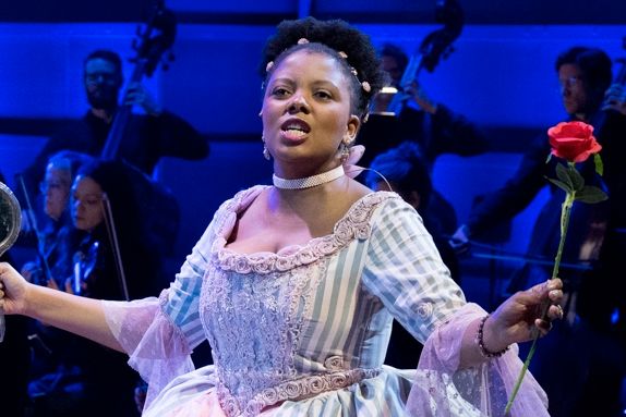«Candide» anmeldt av Mona Levin: Et stort løft for Bergen Nasjonale Opera og Harmonien