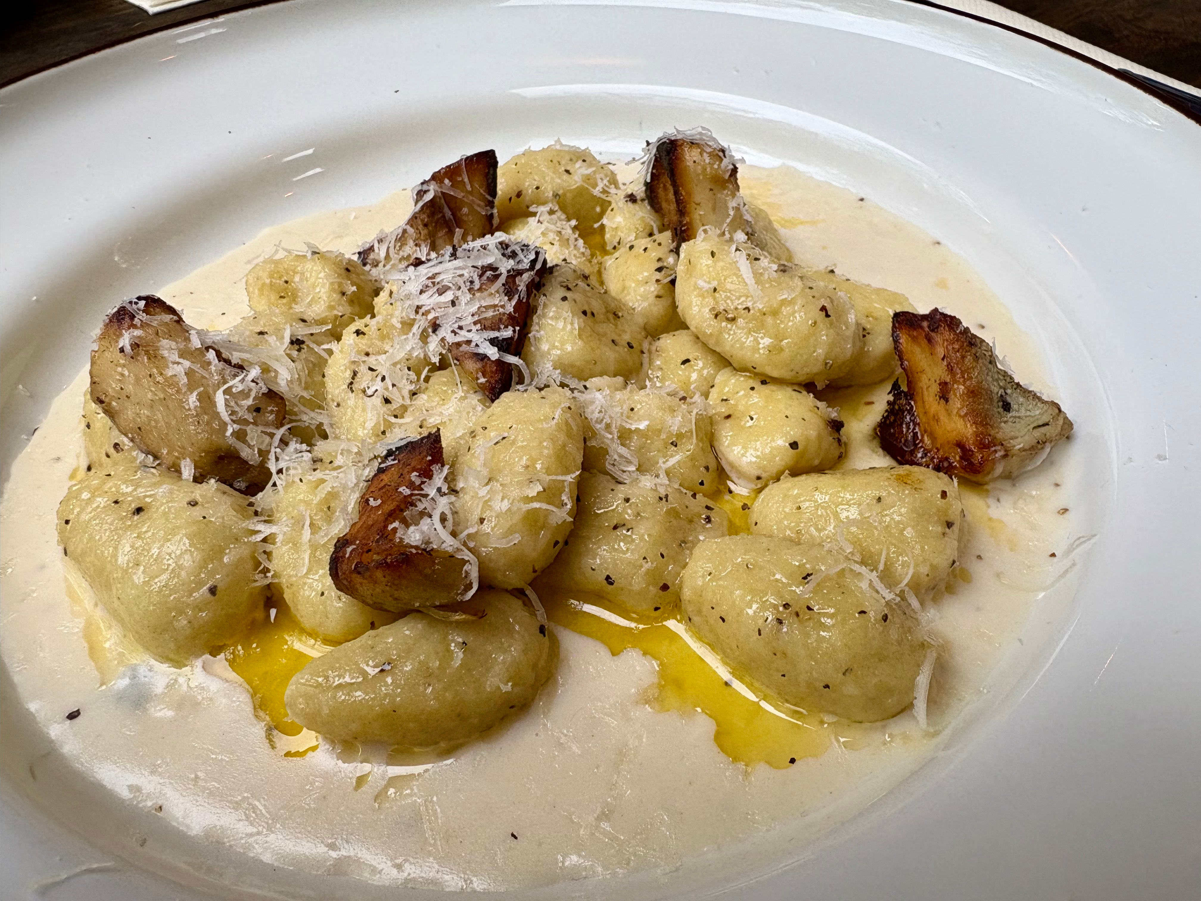 Tam blåmuggost-saus gjør gnocchi til en kjedelig rett. 