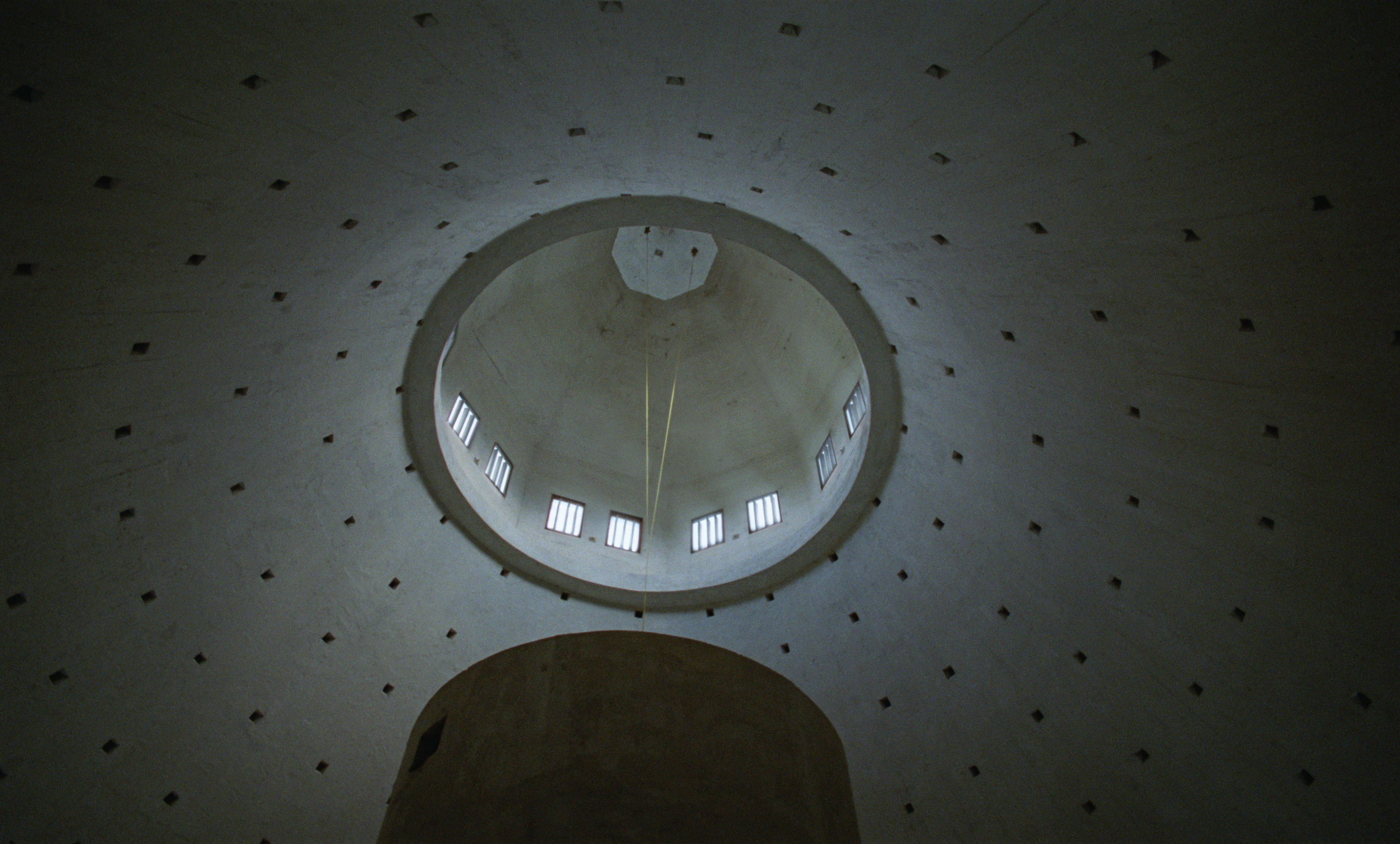 Mye av filmens spenning bunner i forventningen om å få se det ferdige resultatet av arkitektens arbeid.