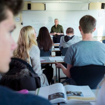 Regjeringen vil gi lærere rett til å gripe inn fysisk mot elever