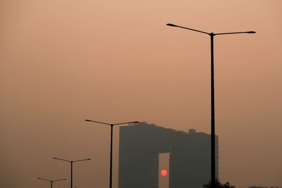 India nektet å slutte med kull. Noen dager senere la den giftige luften seg over hovedstaden.