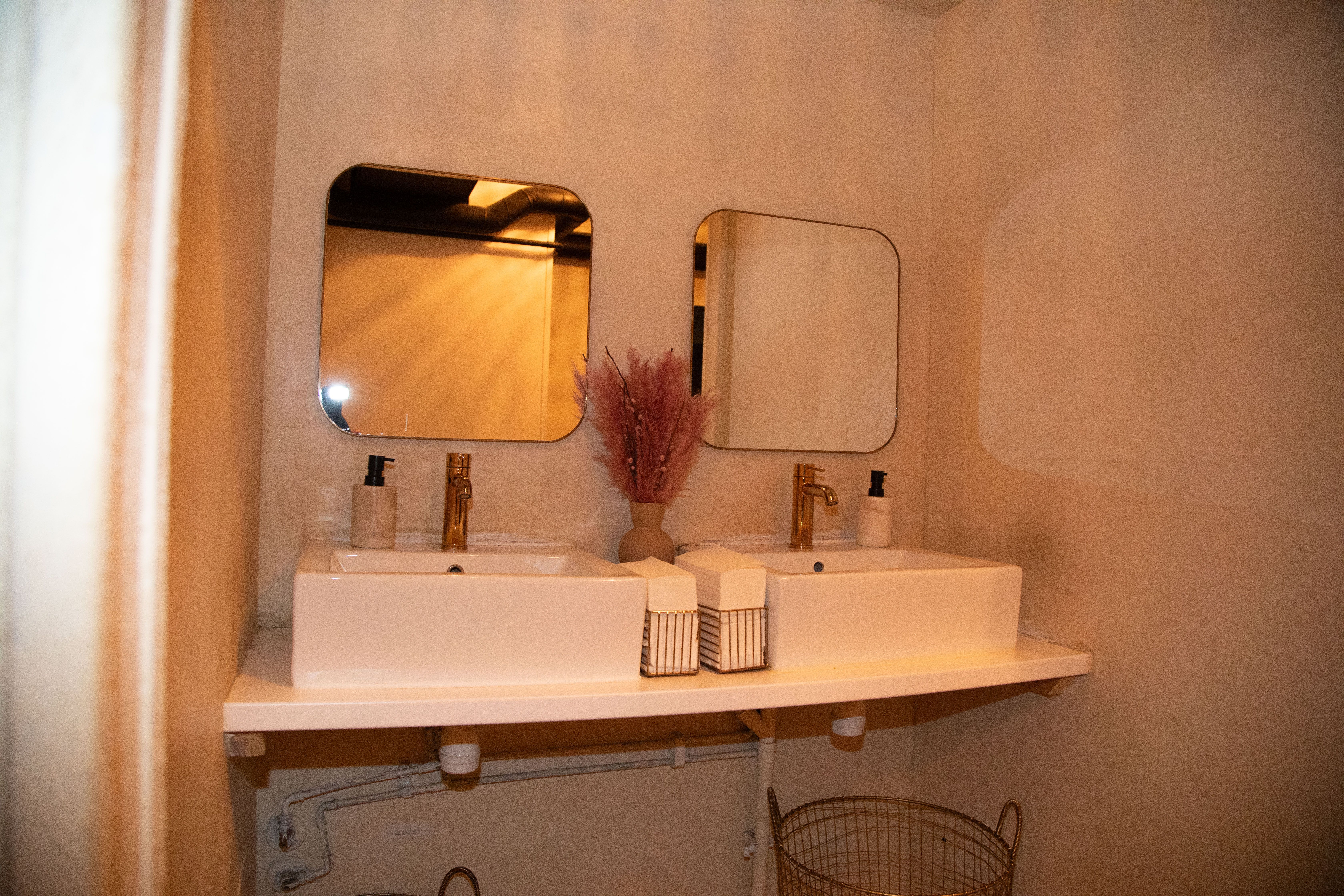 God lukt, fine farger – og smooth sailing på toalettet hos Svanen.