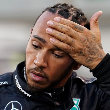 Meldinger om Mercedes-krisemøter: – Kan være slutten for Hamilton