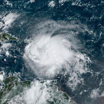 Hele Puerto Rico uten strøm mens orkanen Fiona herjer