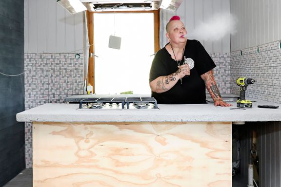 Punk-kokken Mona Halvorsen har sin egen matfilosofi: – I alt hverdagsjaget kan ingen forlange at det skal «stekes ditt og heves datt».