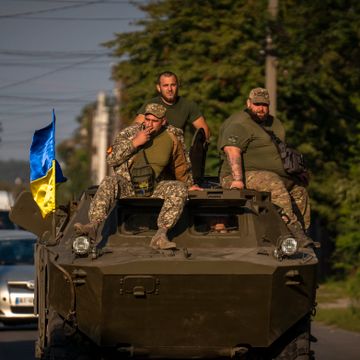 Ukrainske soldater tas imot med jubel – skal ha tatt tilbake store områder