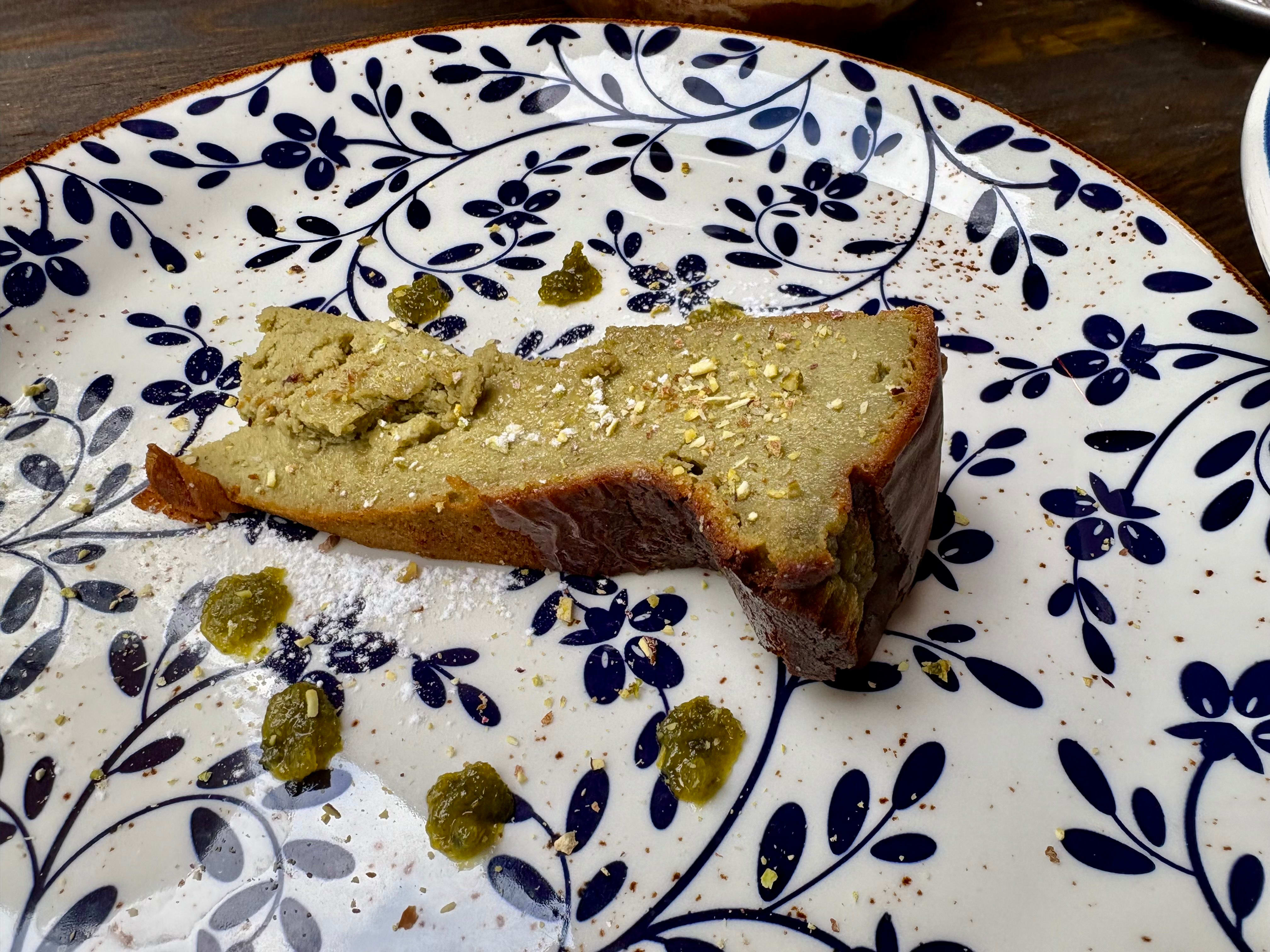 Kompakt ostekake med pistasj. Helt OK, men lite minneverdig. 