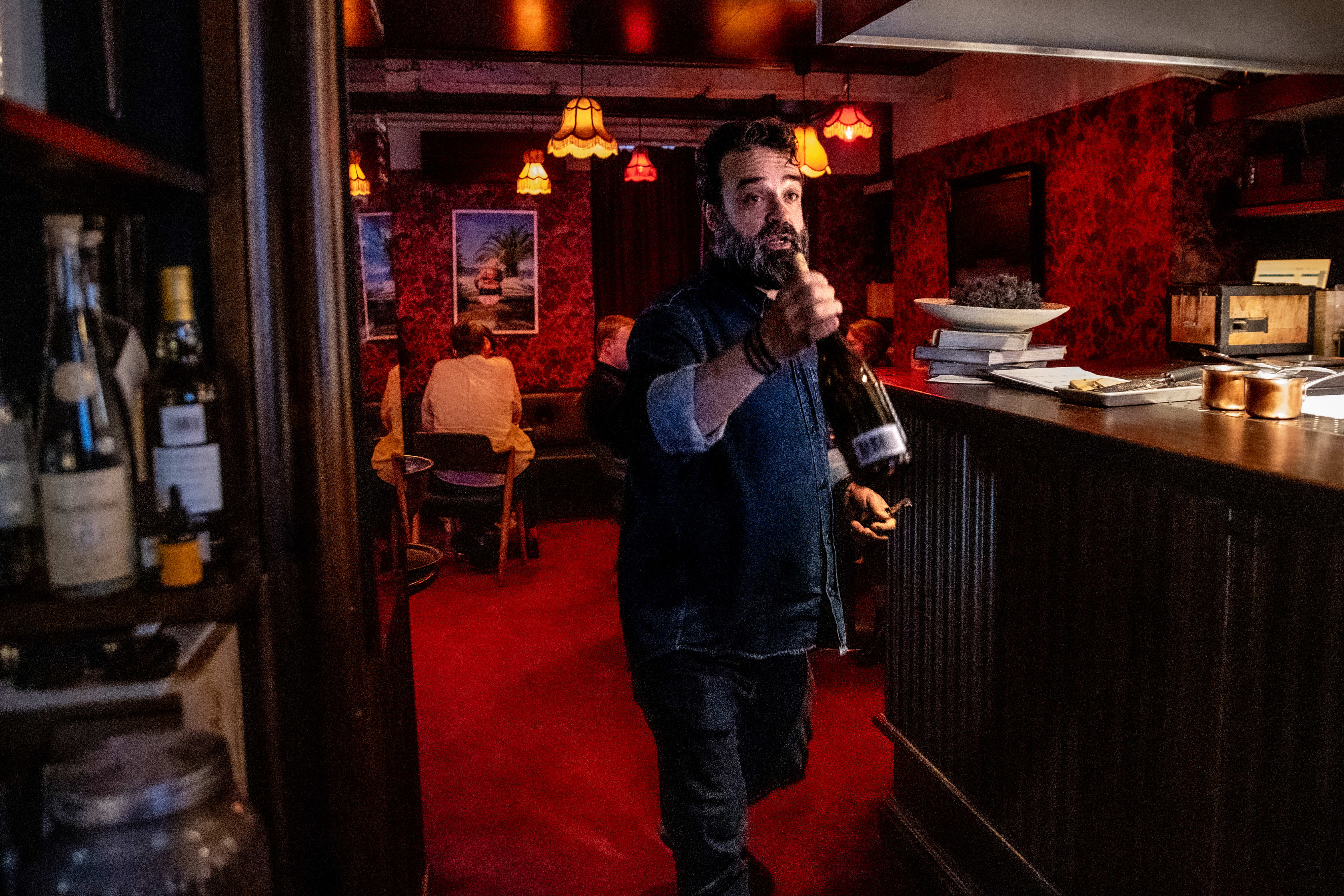 Vår servitør Andre er fryktelig i god i yrket sitt. 