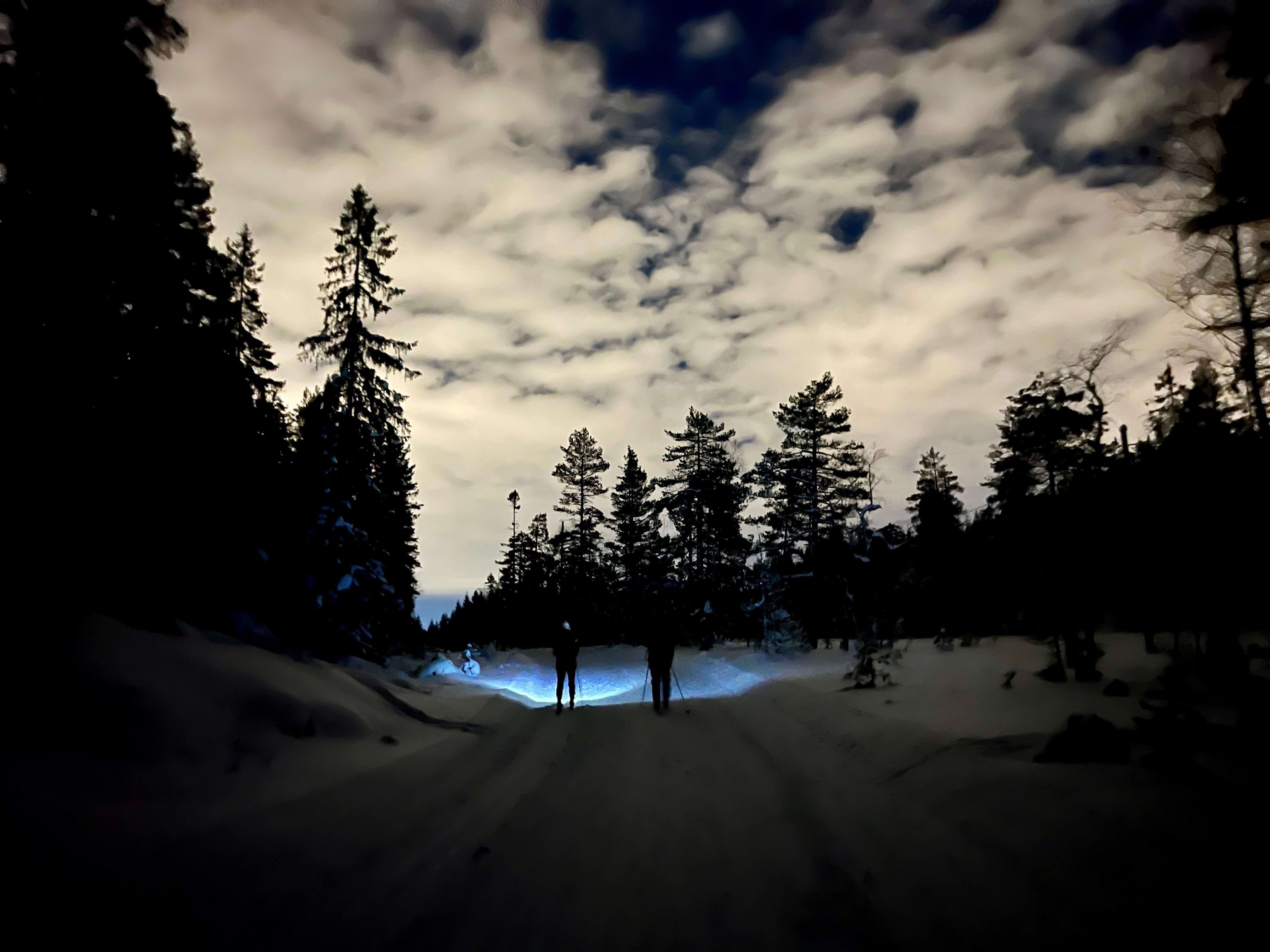 Tips: Velg en ikke-opplyst løype på vei hjem. Da går du nesten alene. 