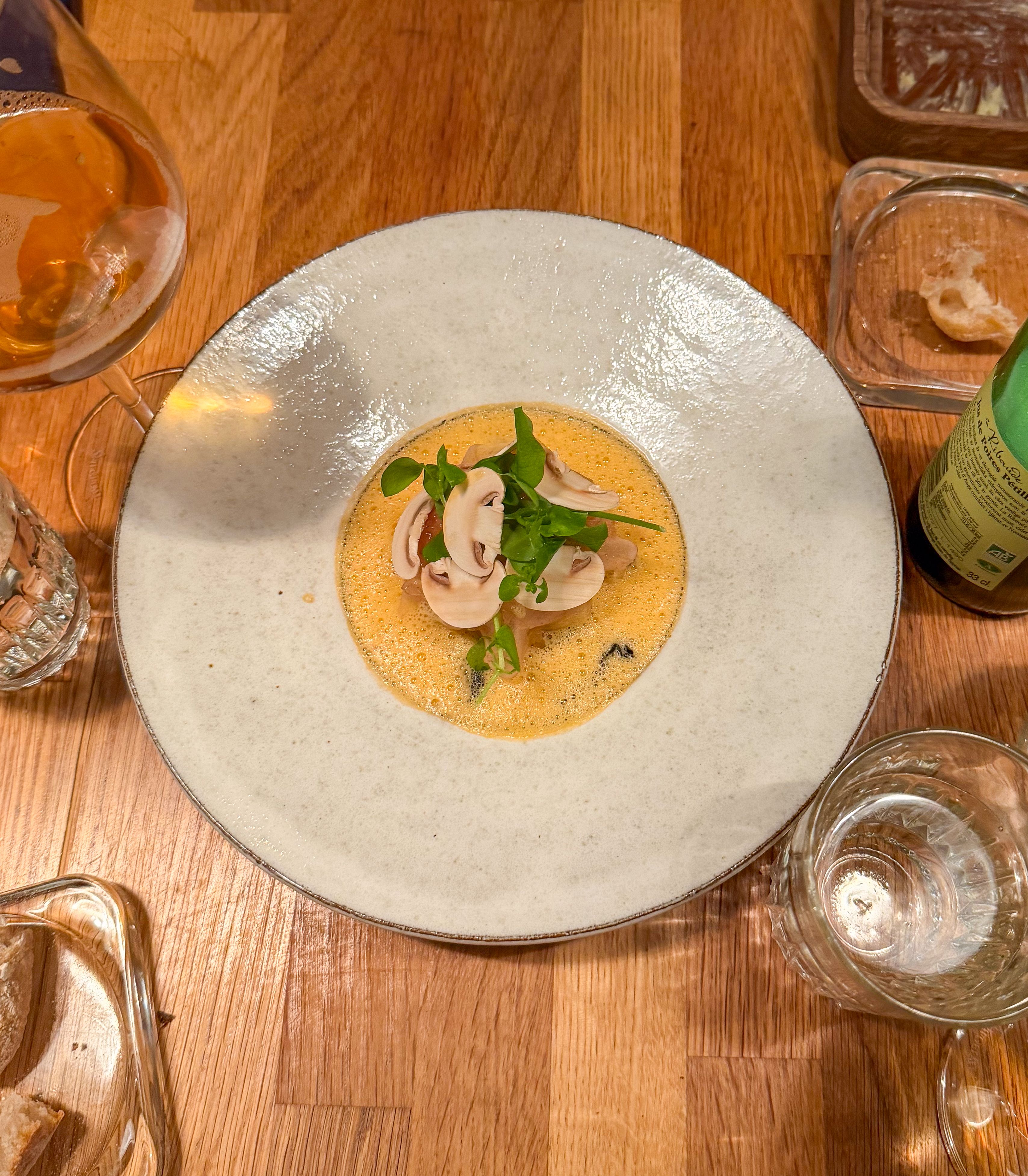 For en forrett og en hovedrett betalte vi 630 svenske kroner.