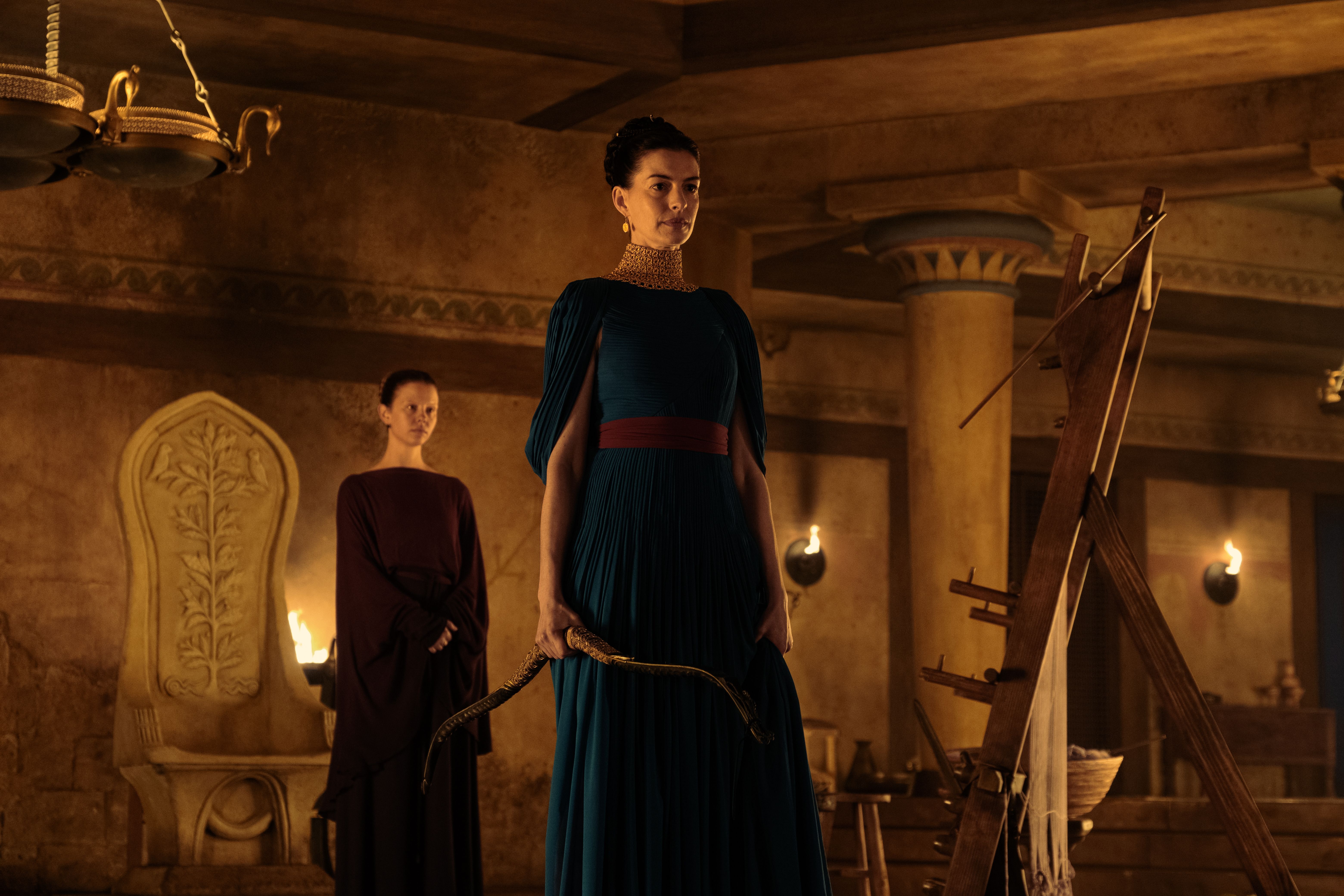 Penelope (Ann Hathaway) venter trofast på sin elskede Odyssevs.