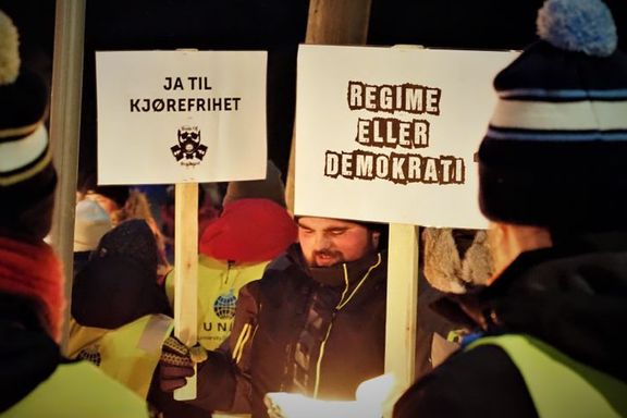 Svalbard-folk demonstrerer  mot nye krav fra Oslo