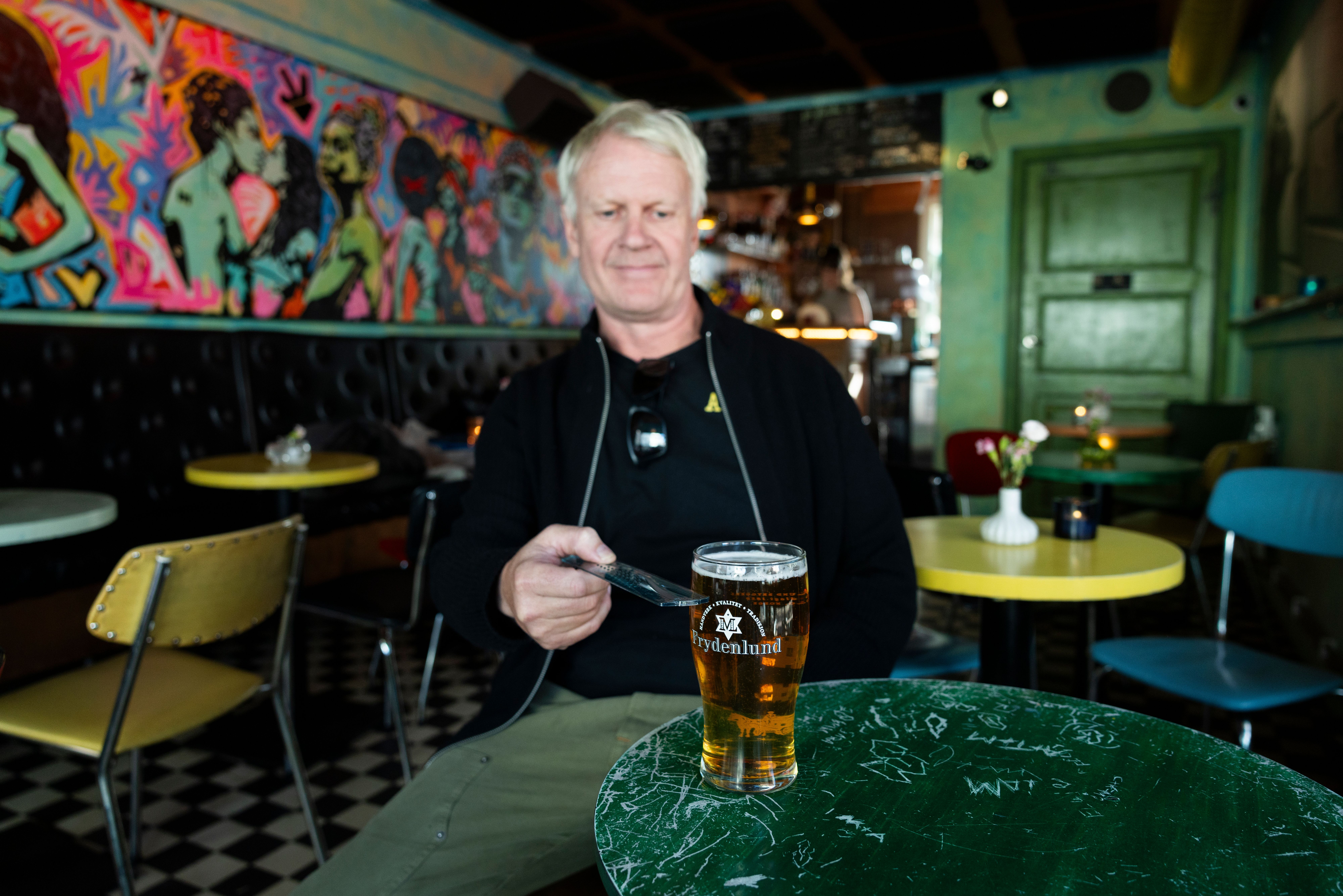 Are Engebretsen eier nabolagsbaren Art Bar på Rodeløkka. 