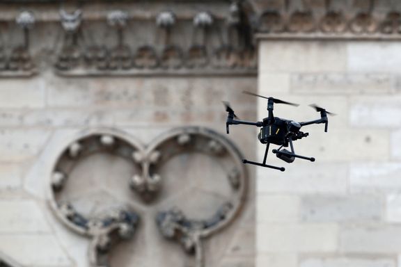 Slik kan droner, roboter og et dataspill bidra til å berge Notre-Dame