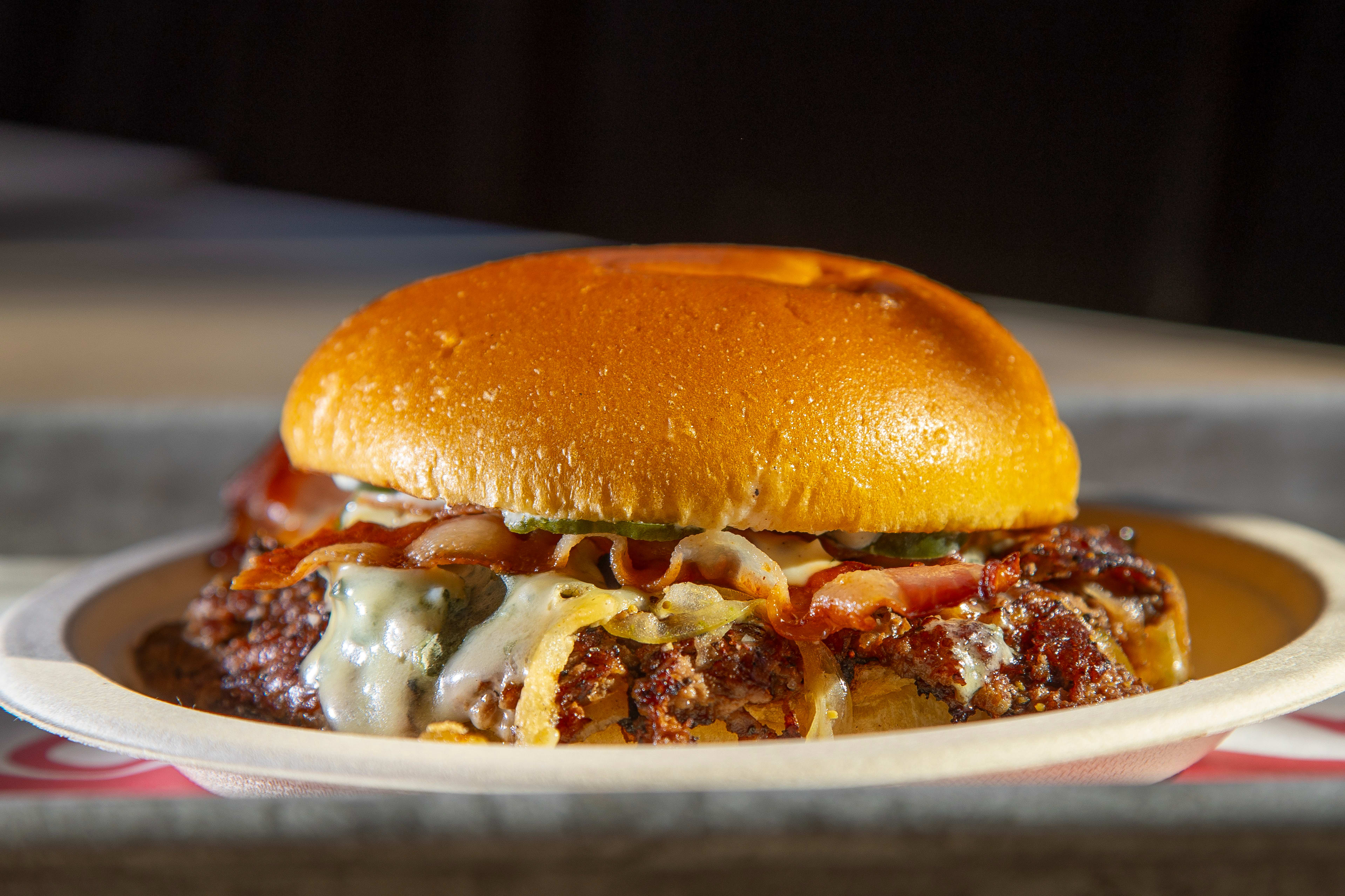 Dette er en variant av cheeseburgeren med bacon.