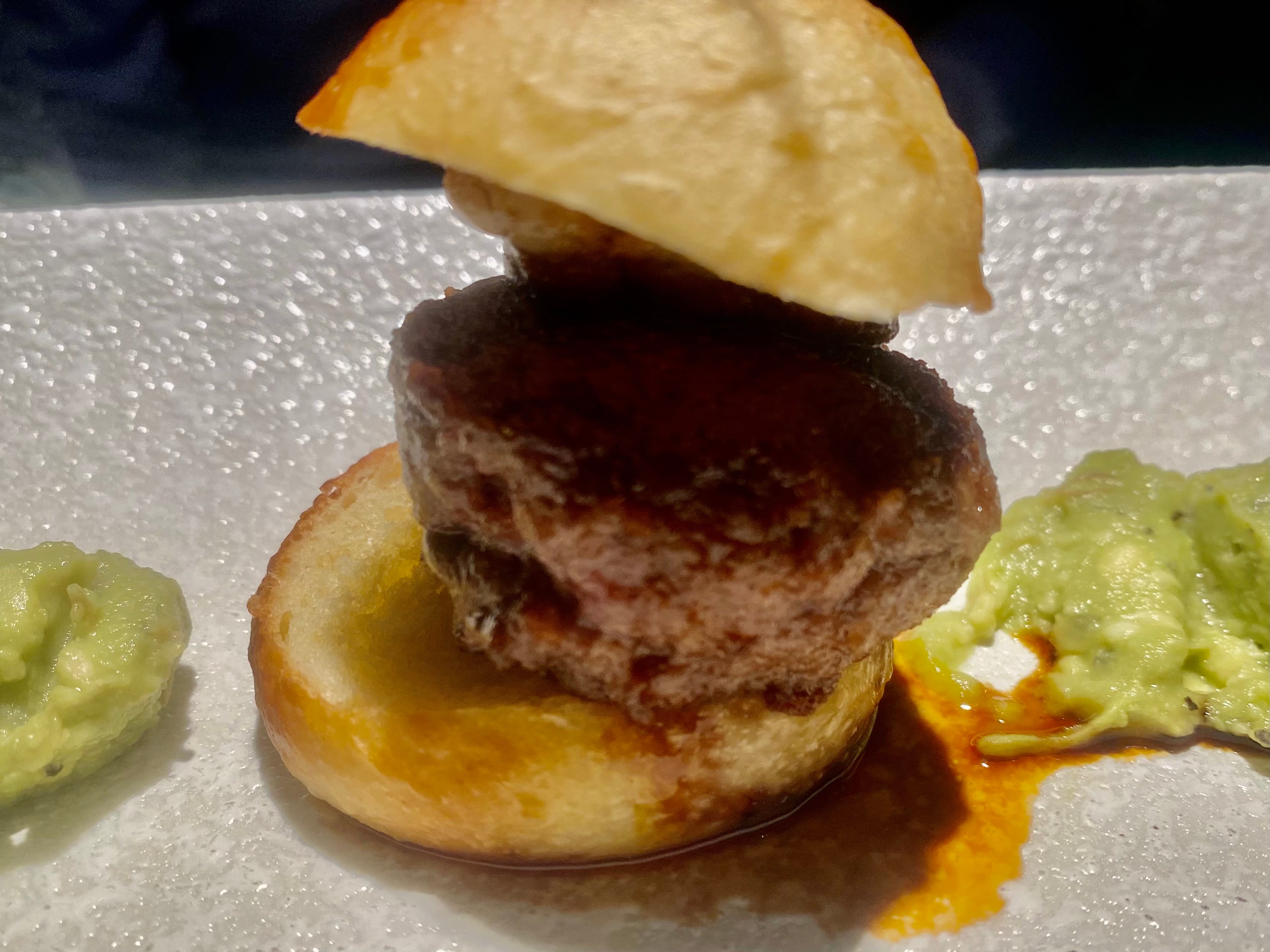 Nydelig, saftig og minnerik burger. 