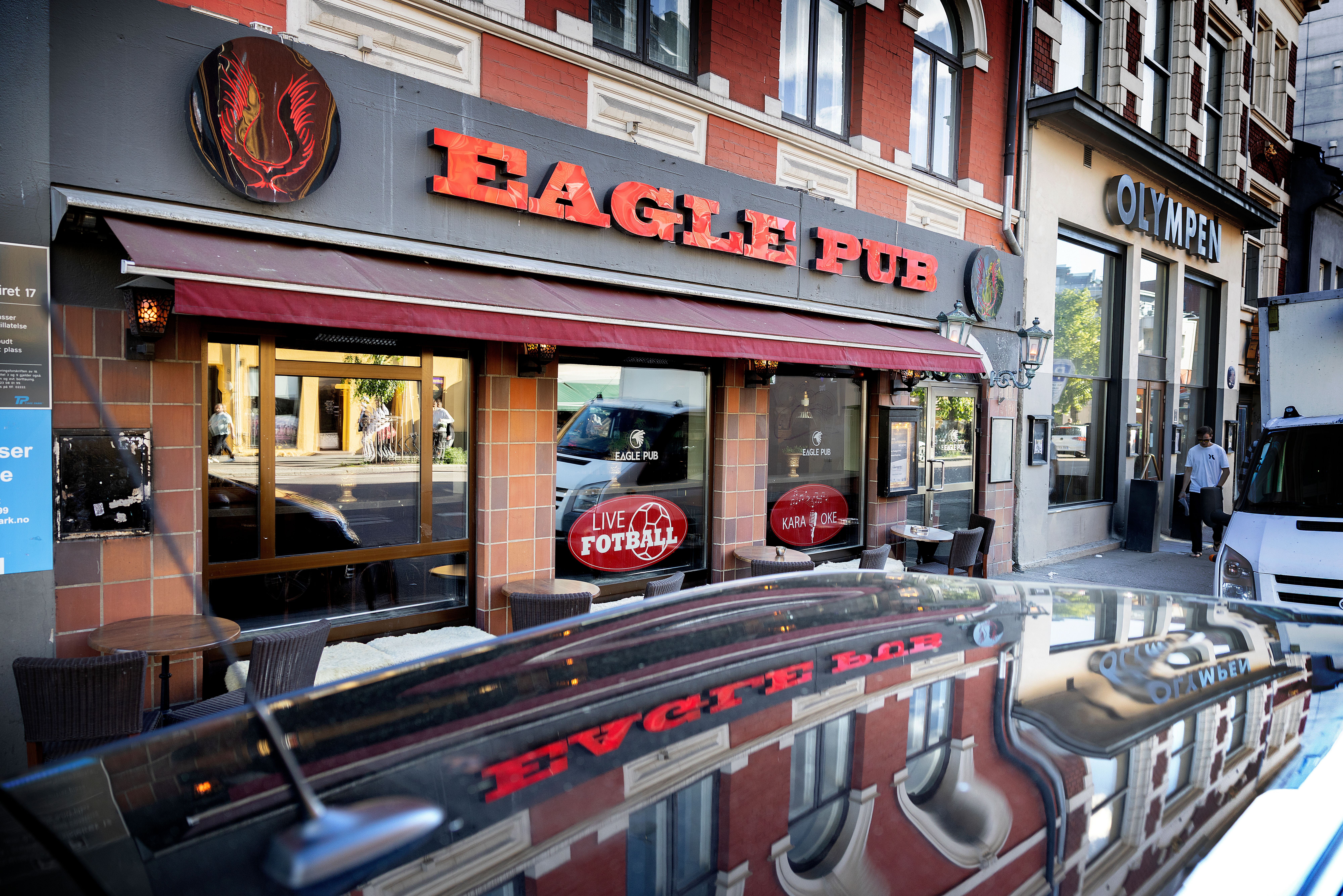 Eagle Pub er et yndet sted for karaoke inn i de senere nattetimer.