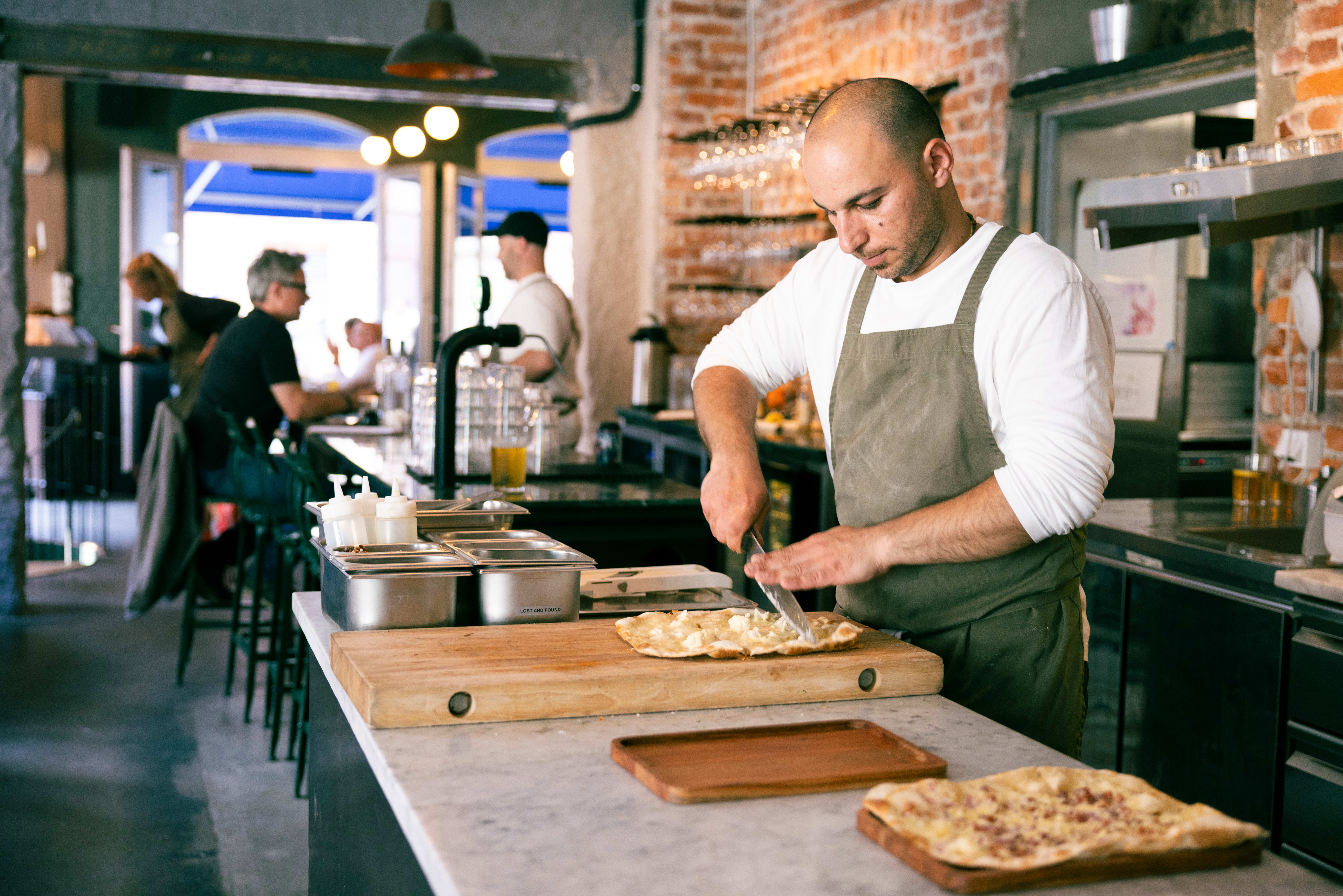 Tarte flambée, fransk minipizza, er på menyen. 