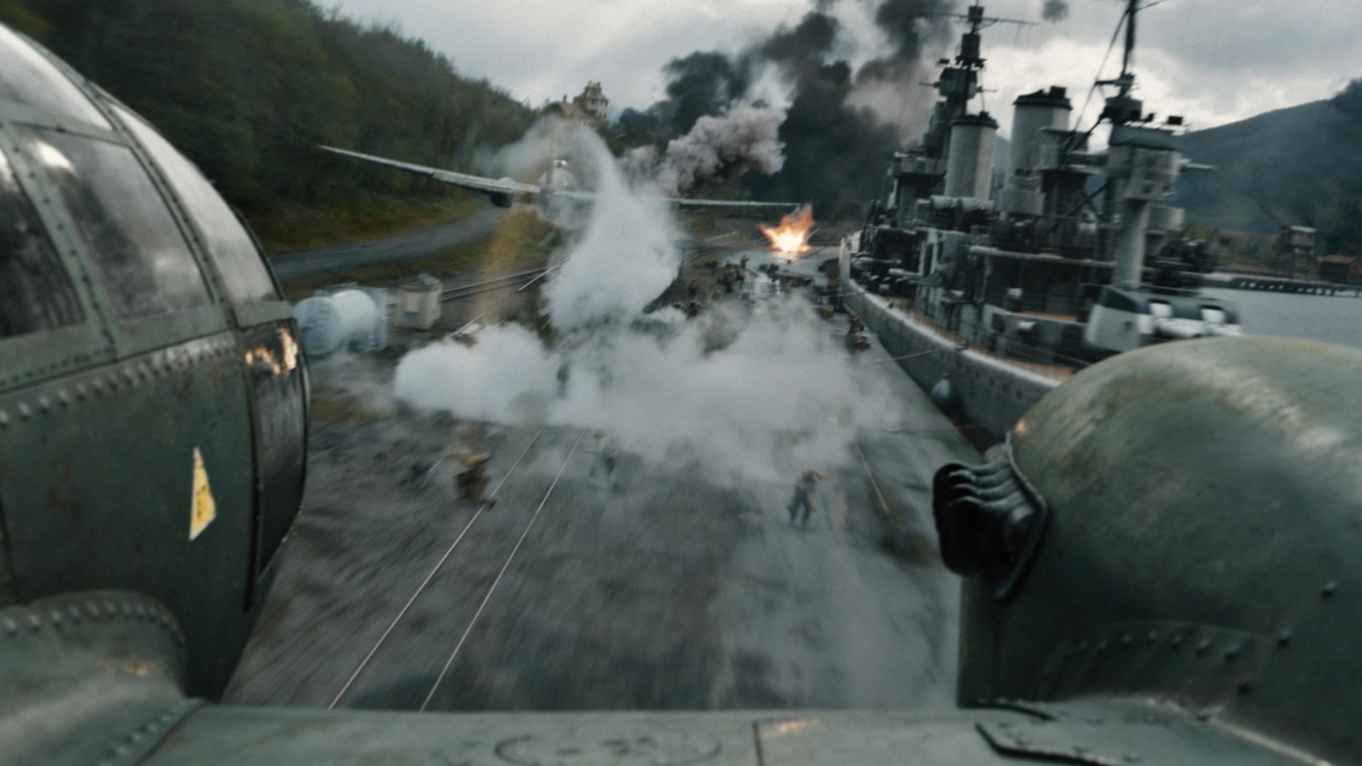 Tyske bombefly truer den norske gulltransporten. 