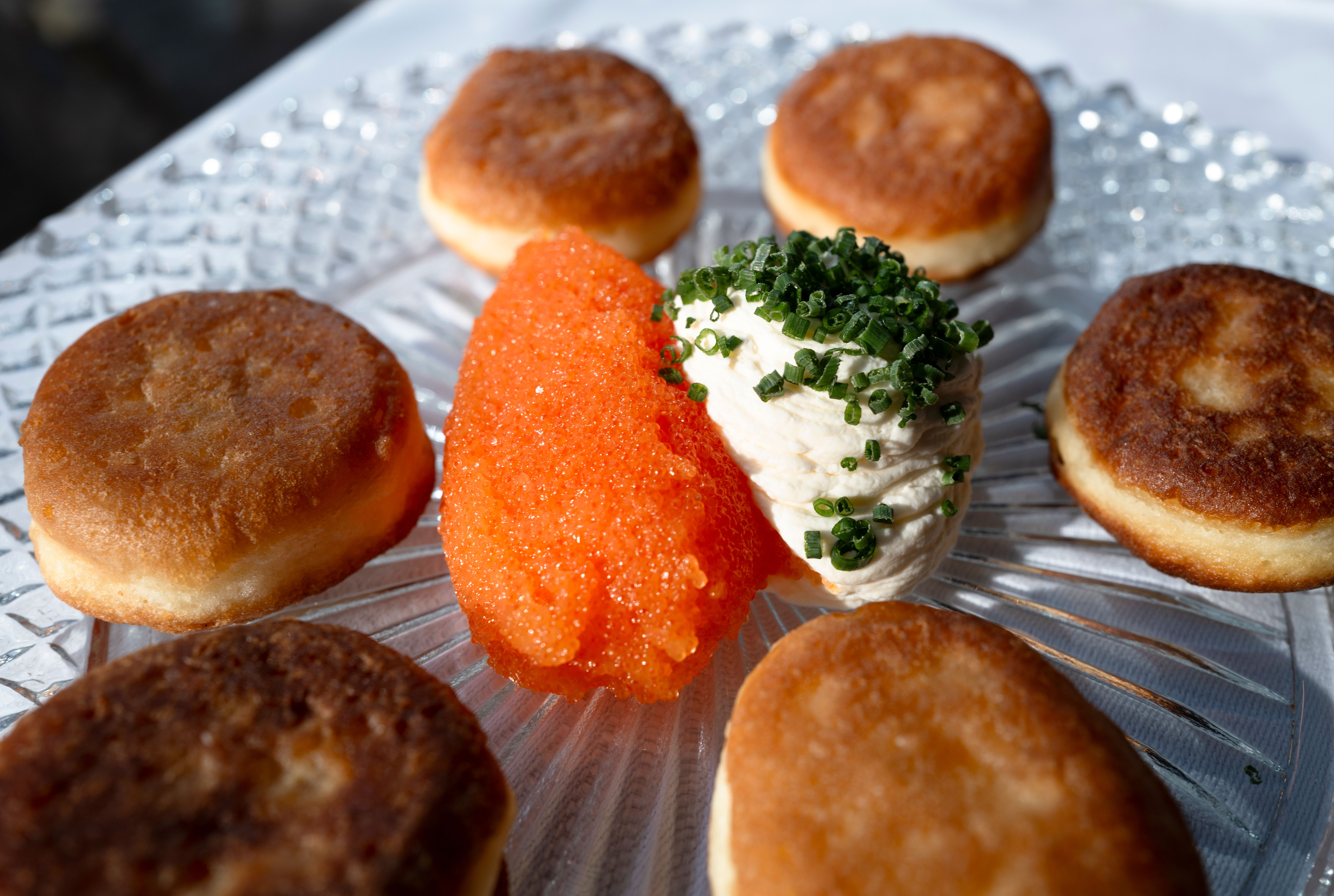 Nydelige, hjemmelagde blinis til løyrom og rømme.