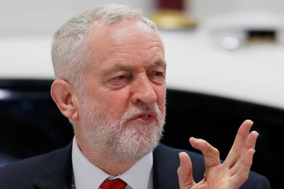 Labours leder Jeremy Corbyn presser regjeringen ved å foreslå tollunion med EU