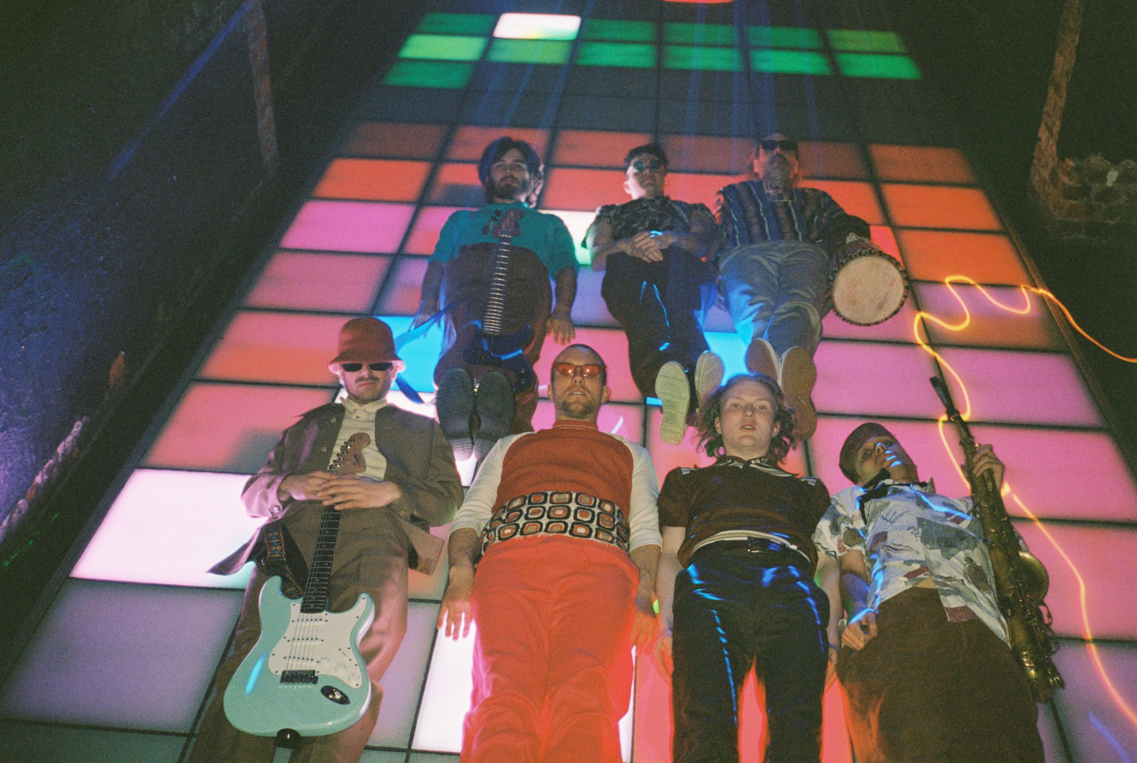 Flammer Dance Band, et psykedelisk funkorkester, får deg til å svette på dansegulvet. 