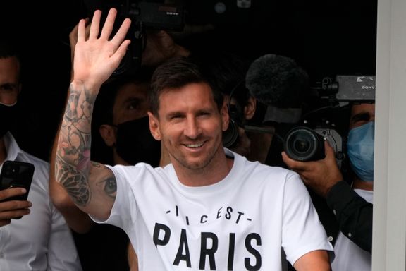 Hvordan havnet Messi i Paris? Fire spørsmål og svar om kaoset.