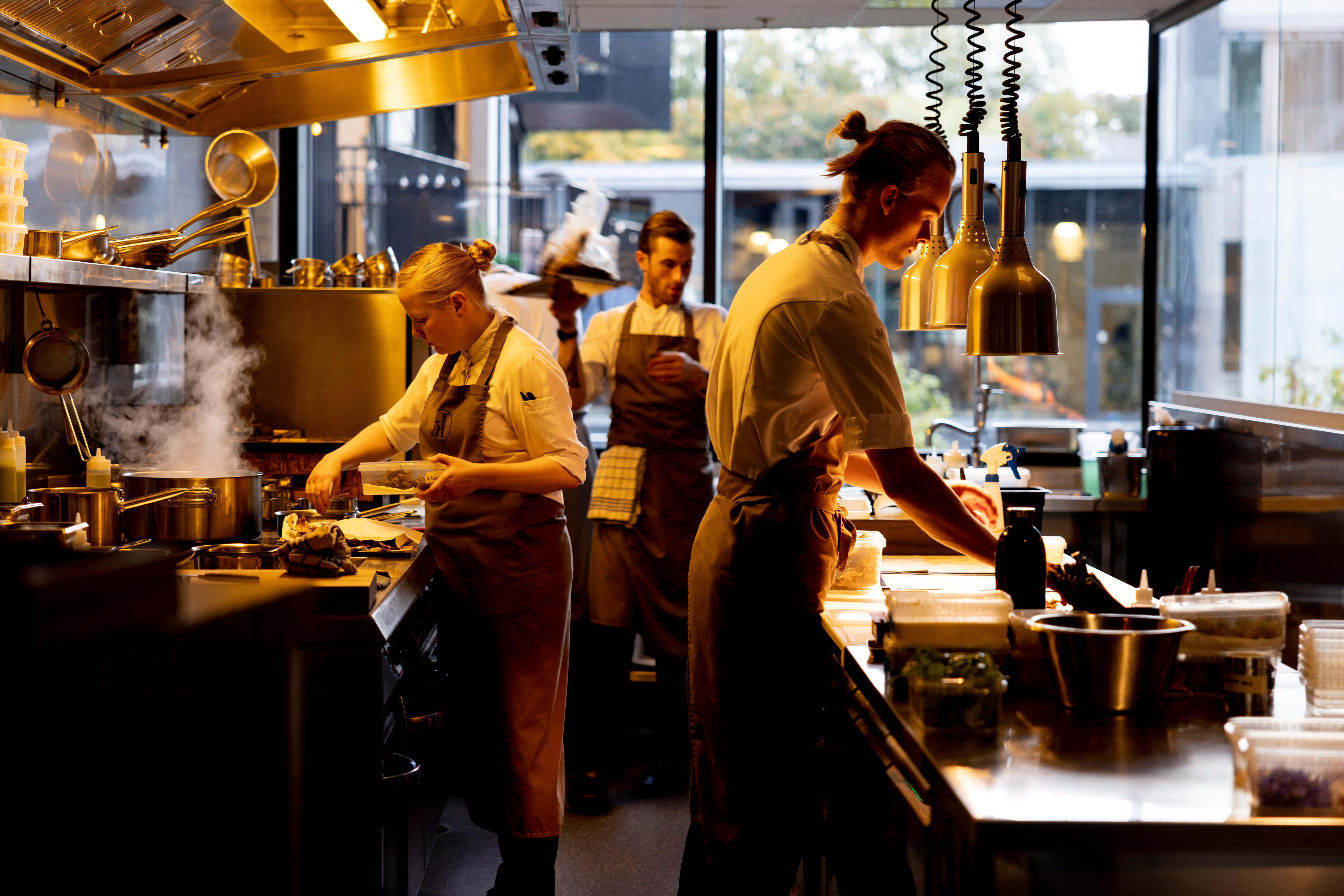 Kokkene har stålkontroll denne kvelden. 