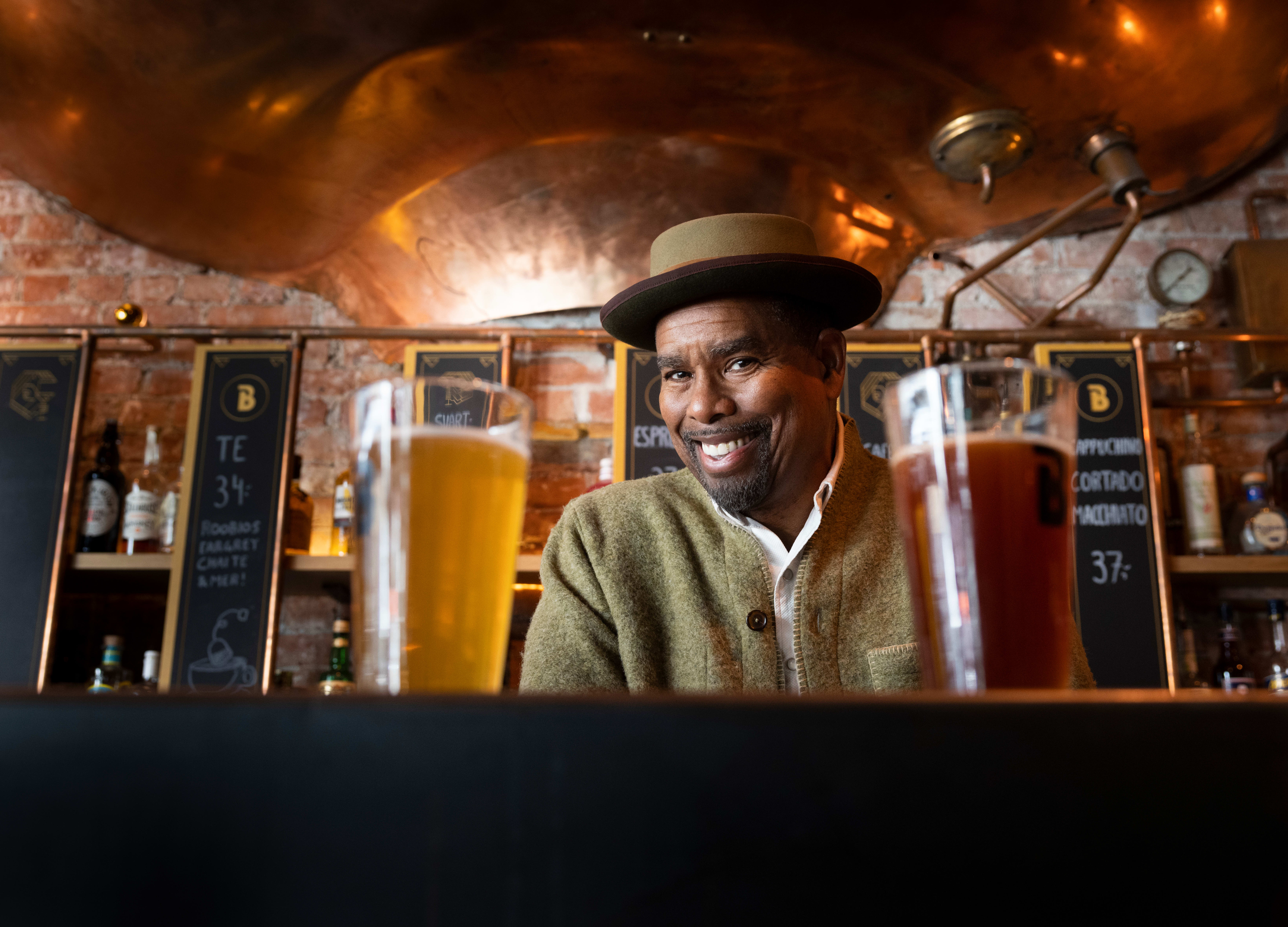 – Pilsner er så rett frem at den kan brukes til mye forskjellig. Den kræsjer ikke med noe. Det er litt som når folk sier at champagne går til alt, sier Garrett Oliver. 