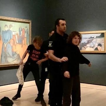 Aktivister forsøkte å lime seg fast til «Skrik» på Nasjonalmuseet – varsler flere aksjoner