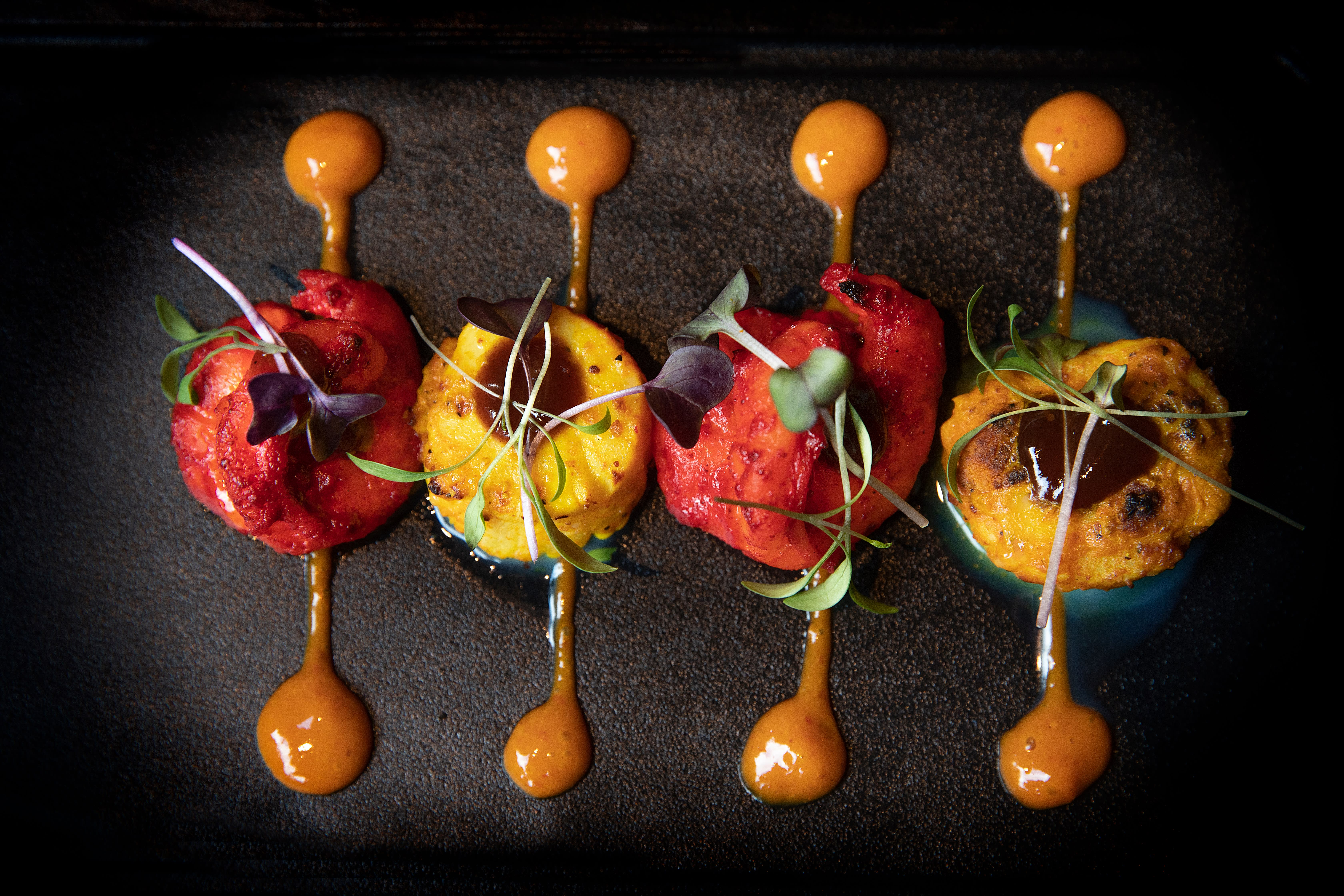 Kamskjell og kongereker er en fristende forrett.