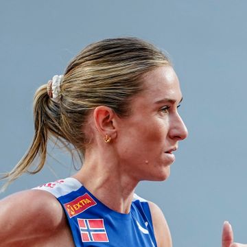 Grøvdal satte ny norsk rekord på halvmaraton: – Hun viser sin klasse
