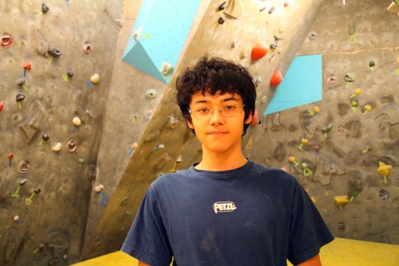 Leo (15) er bedre enn alle seniorene i klatring