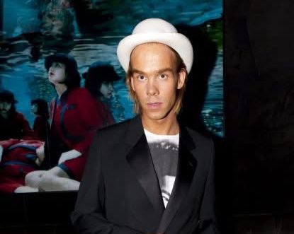 Norske TV-seere ble først kjent med Morten Hegseth som deltager reality-serien «Big Brother» i 2006. I dag er han journalist og programleder, blant annet kjent for podkasten «Harm og Hegseth». 