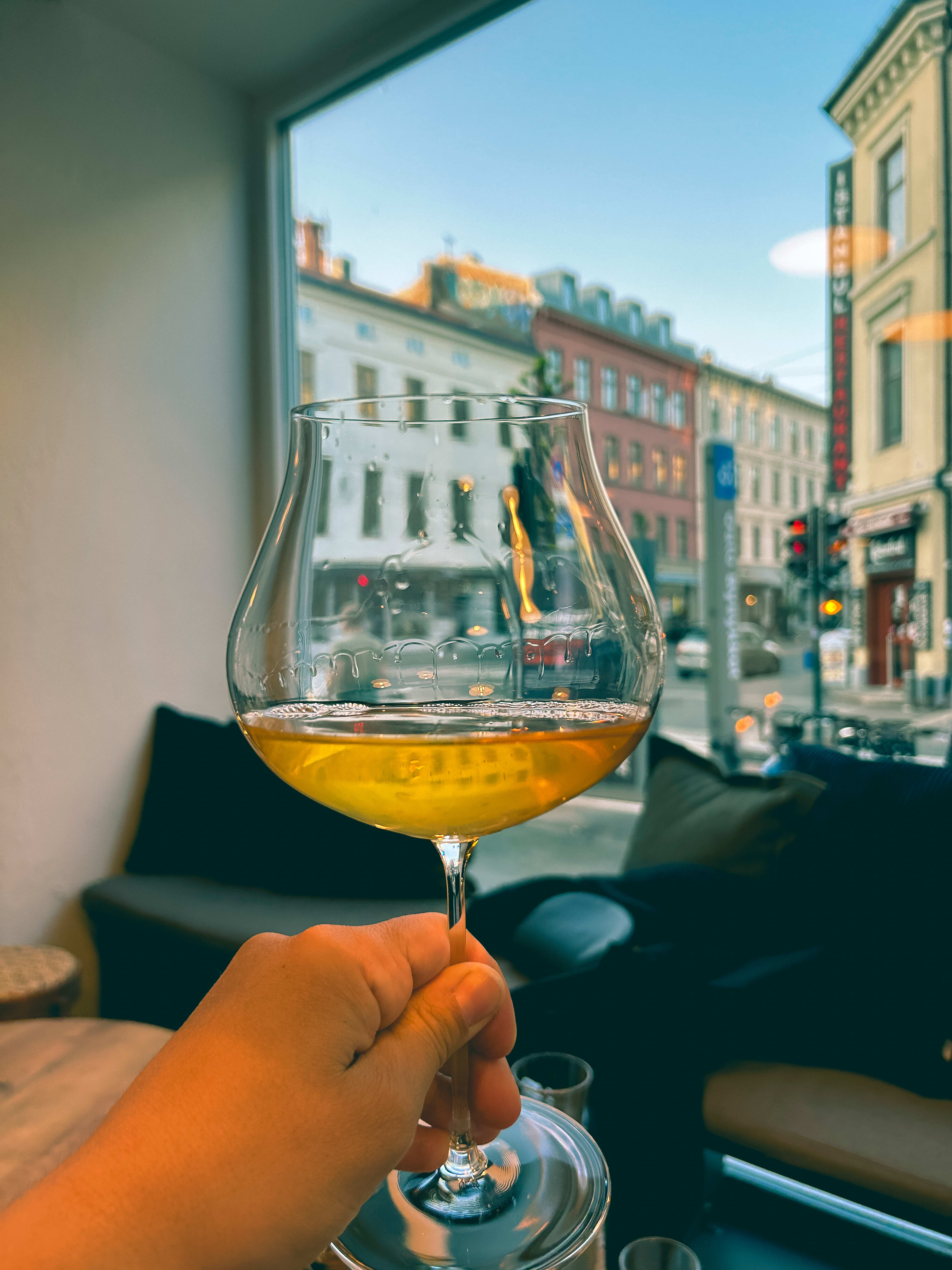 Chardonnay med utsikt mot Trondheimsveien.