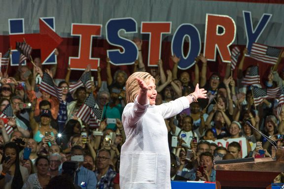 Hillary Clinton erklærer seier i nominasjonskampen