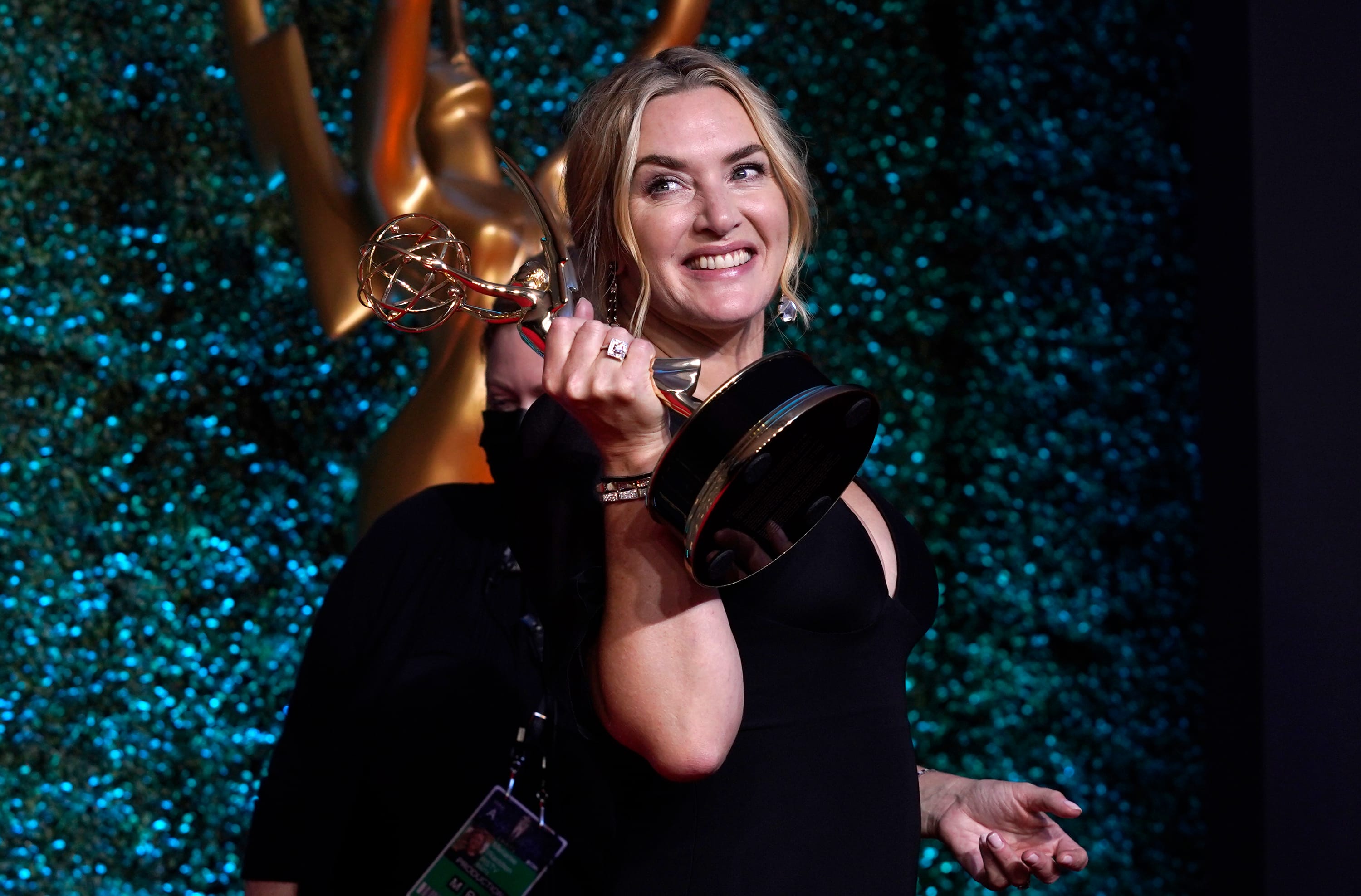 Kate Winslet mottok Emmy for den kritikerroste miniserien «Mare of Easttown»