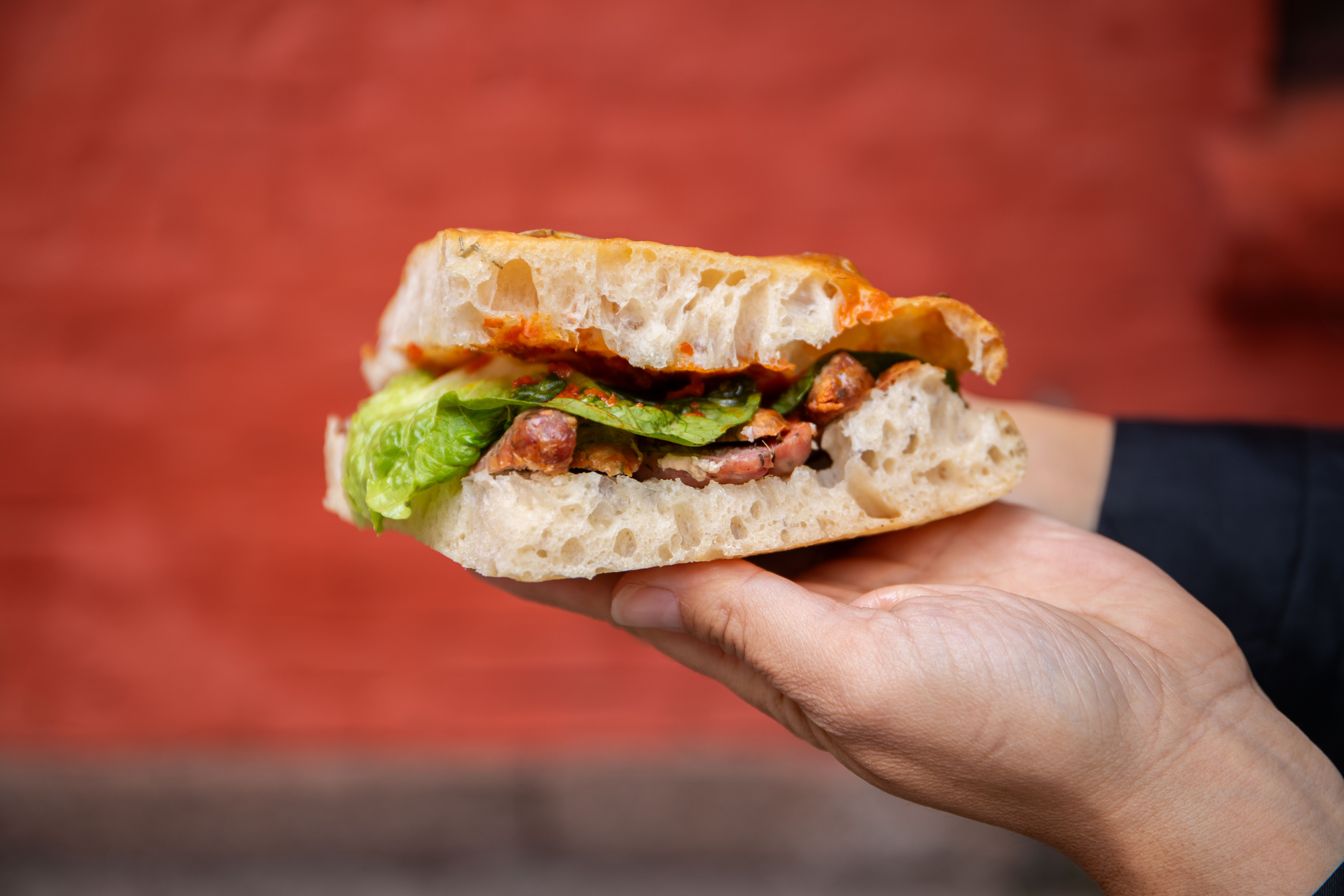 Her med nystekt porchetta og salsiccia.