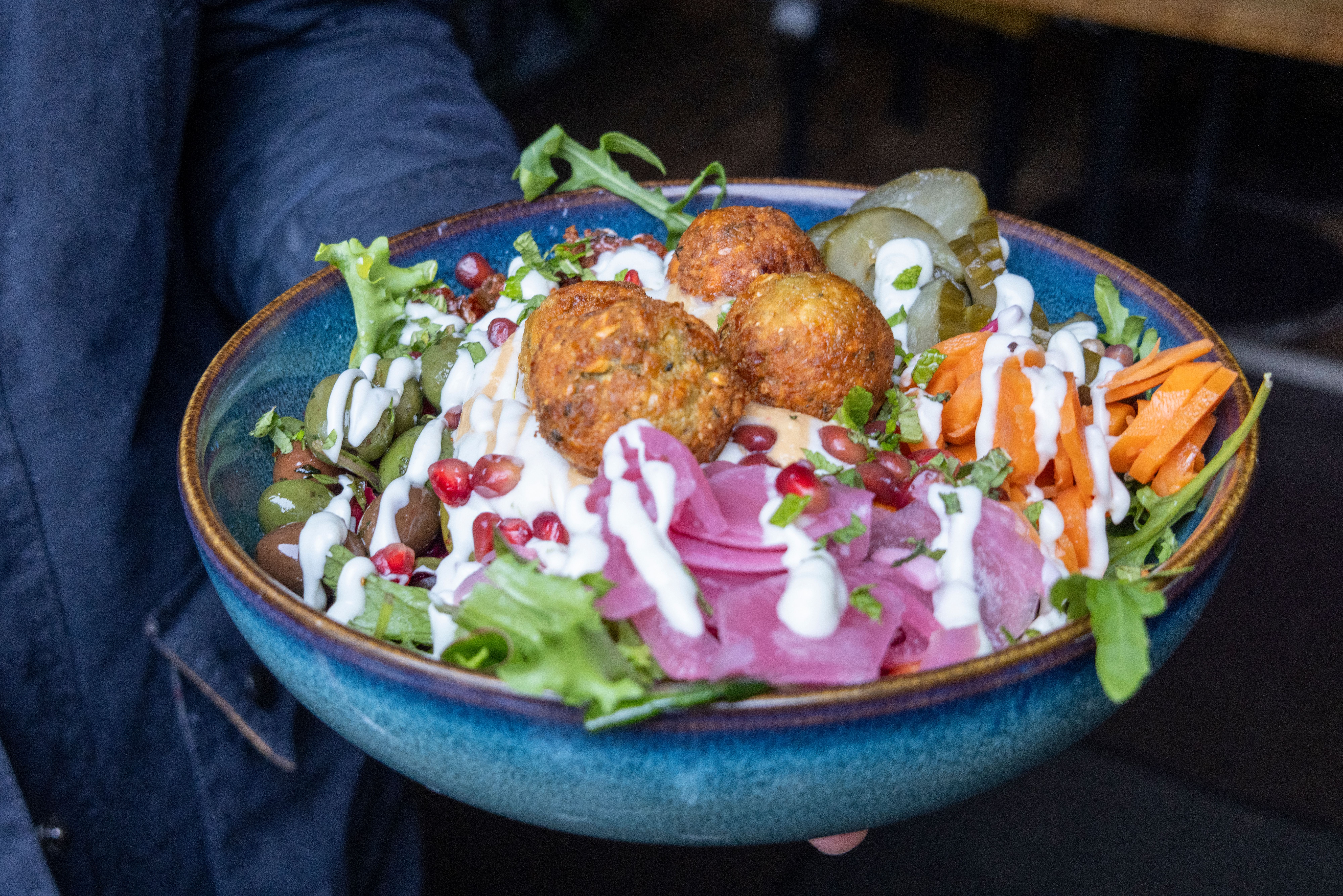 Falafelsalt på Løvetann.