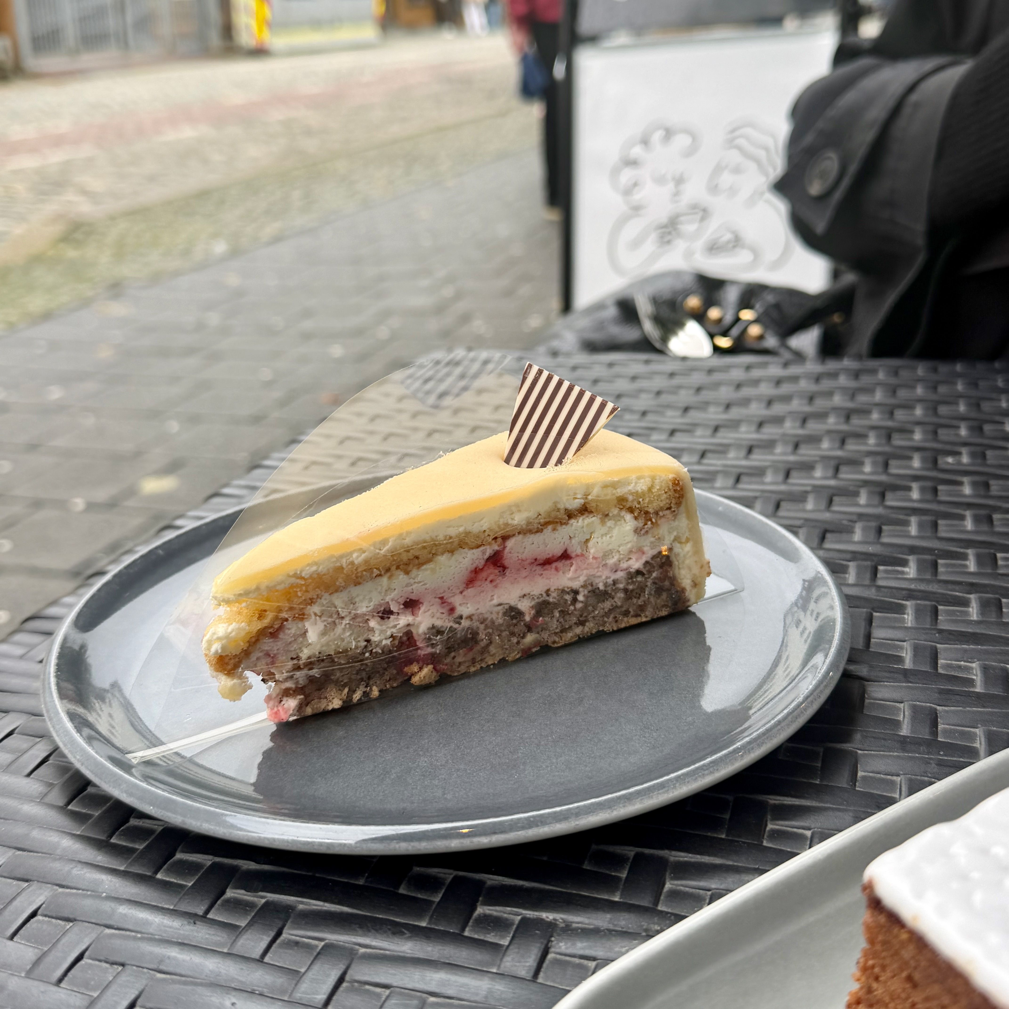 Hvit dame på Solbrød til 81 kroner.