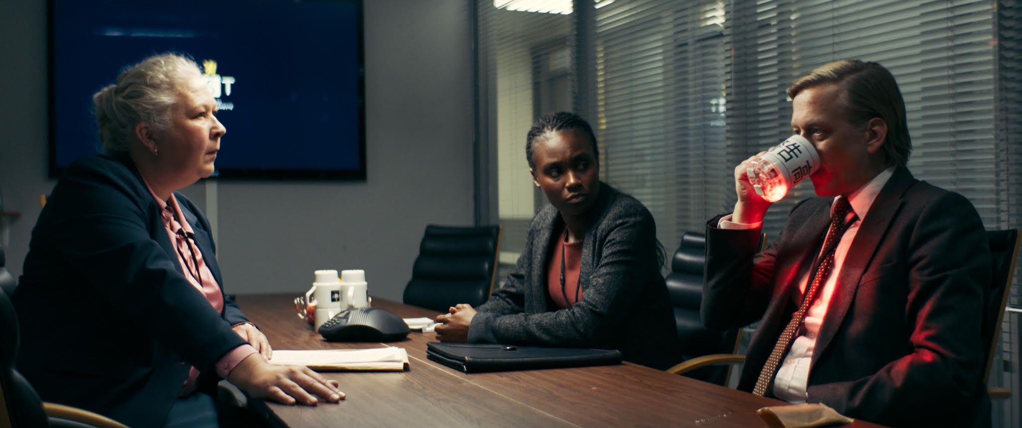 Ane Skumsvoll, Ellen Bendu og Calle Hellevang-Larsen i et viktig møte i PST.