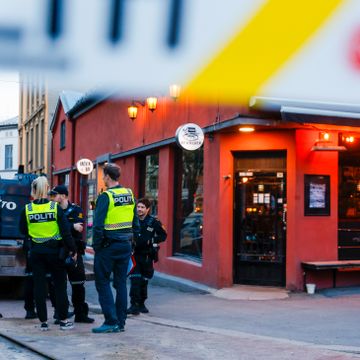 Mann knivstukket i Oslo sentrum: – Det var et basketak