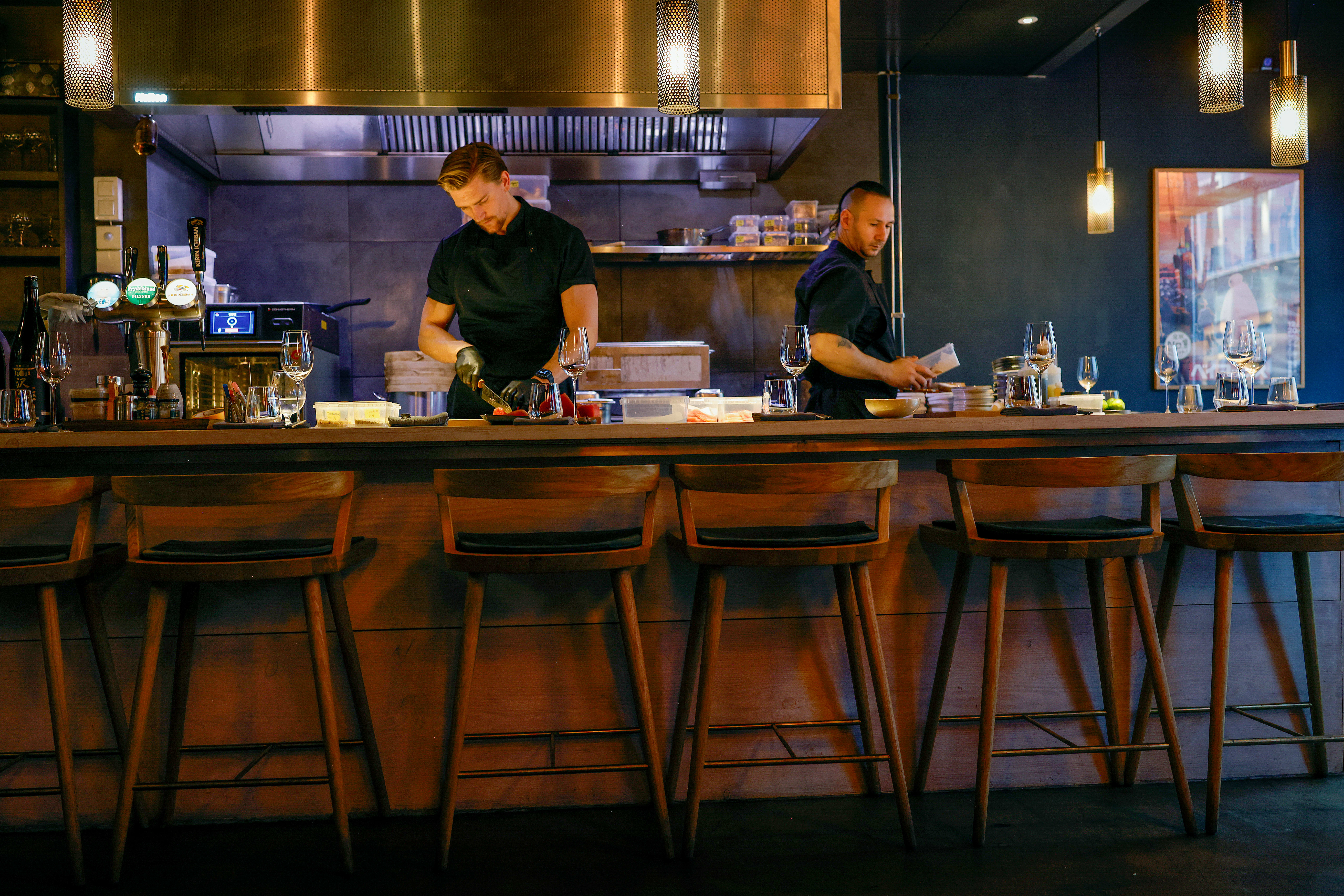 Alene på byen? Sett deg i baren på Lulu. 