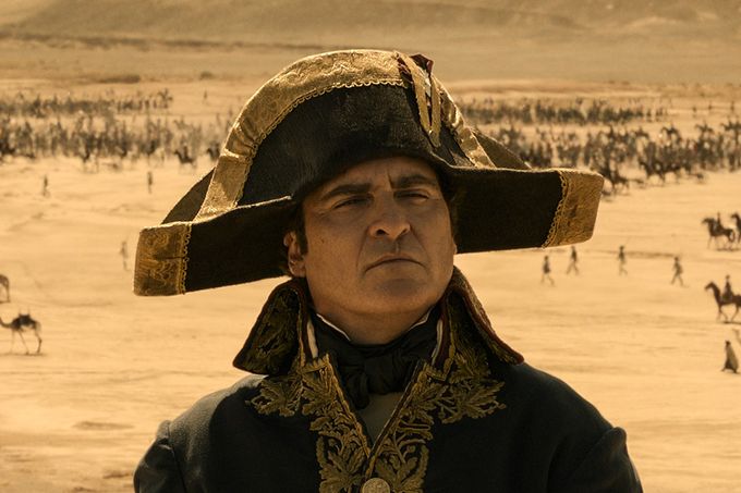 Joaquin Phoenix er en stormannsgal og komisk Napoleon