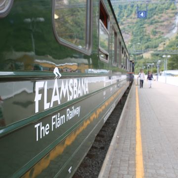 Tog med 800 passasjerer har kollidert på Flåmsbanen