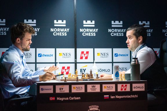 Carlsen og rivalen setter vennskapet på vent: – Jeg tror det må være slik